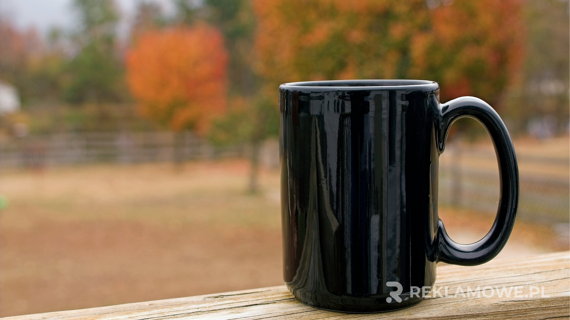 Kubek z logo jako narzędzie marketingowe