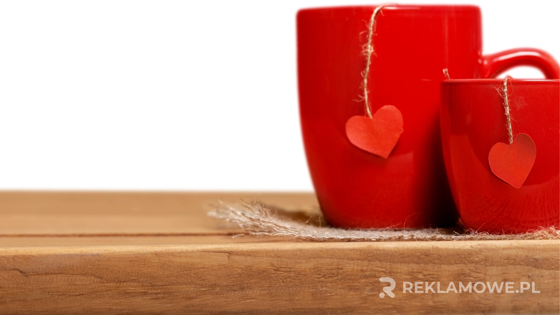 Kubek reklamowy z personalizacją jako prezent dla klienta